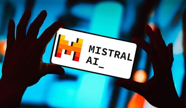 Mistral AI dévoile Agentic Search, une IA qui cherche et vérifie ses réponses dans vos documents